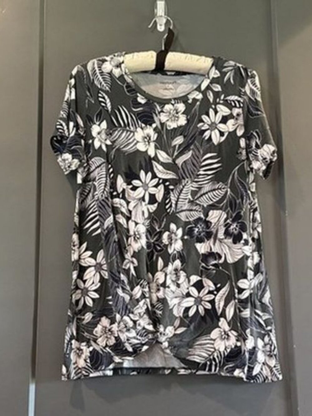 Westport Ladies Grey Floral Twist front Short Sleeve knit Top Size M